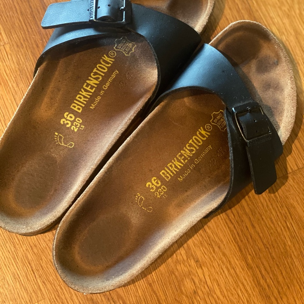 Size 36 - Picture 1 of 3